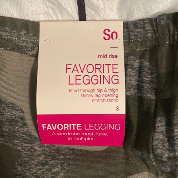 Women’s camo print leggings size small NWT - Picture 3 of 5